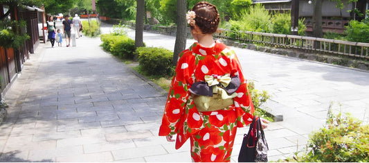 femme portant un kimono